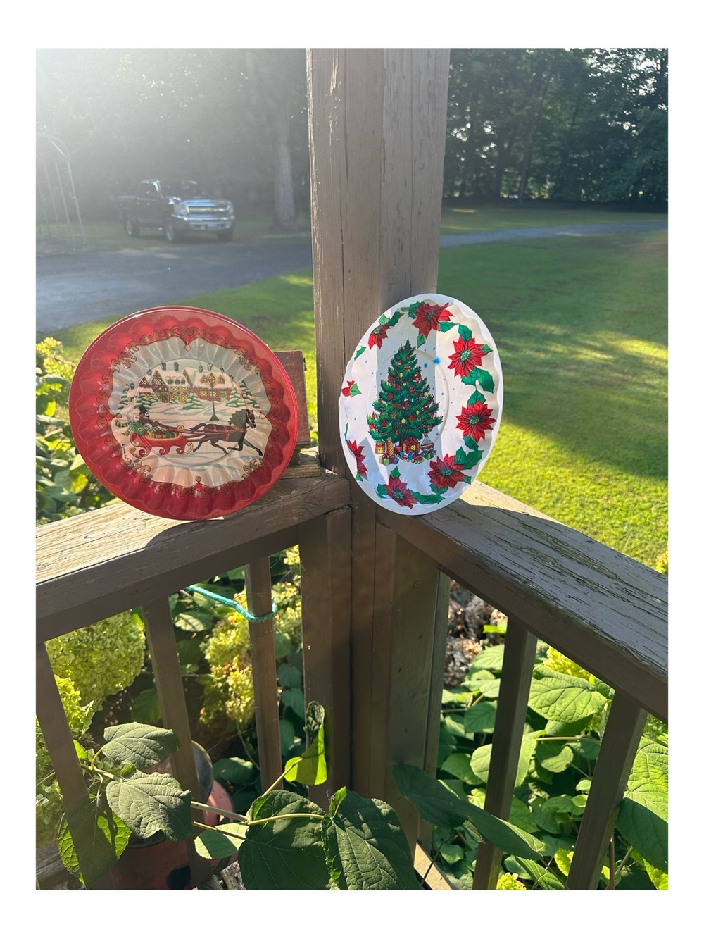 Vintage Festive Lightweight Plastic Christmas Decorative Serving Plates-Set of 2